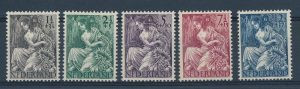Nederland 1946 Nationale-hulpzegels NVPH  449-53 1