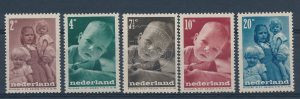 Nederland 1947 Kinderzegels NVPH  495-99 1